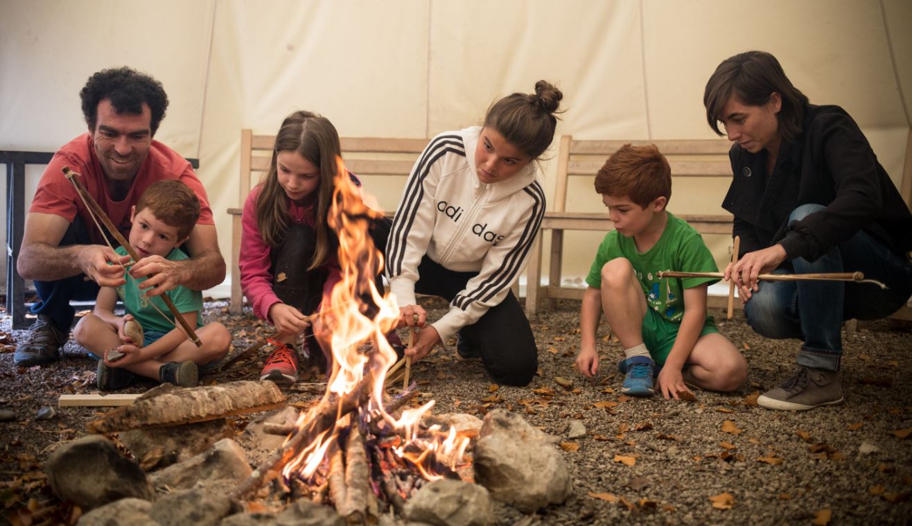 Vivre une journée à la Préhistoire, faire du feu