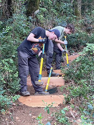 Bénévoles au mont Vanille